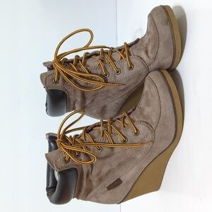 Rock and Candy Sway wedge boot woman's size 7.5